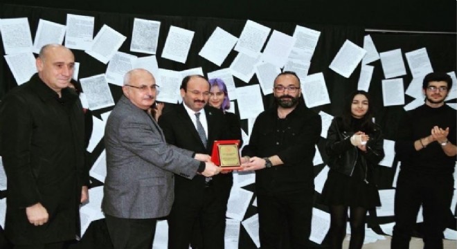 Yakutiye HEM  ‘Kadın' adlı oyunu sahneledi
